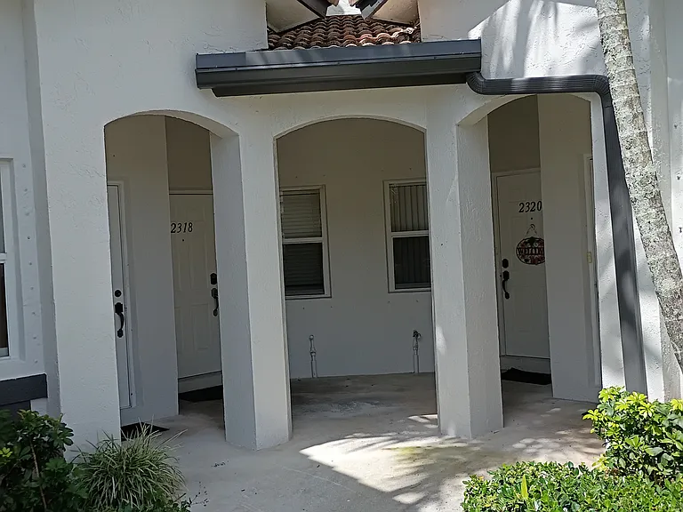 2318 SE 23rd Ave — Photo 2