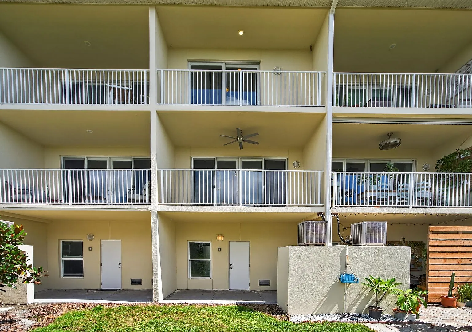 2 Bedroom 1.5 Bath Townhome — Photo 3
