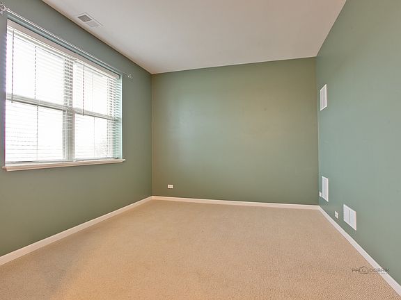 5th image of 708 N Aspen Dr
