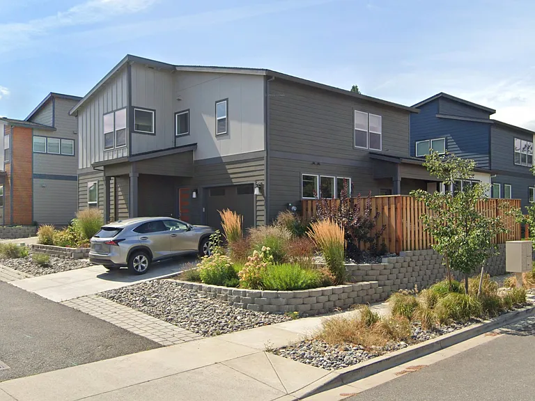 1239 30th St — Photo 1