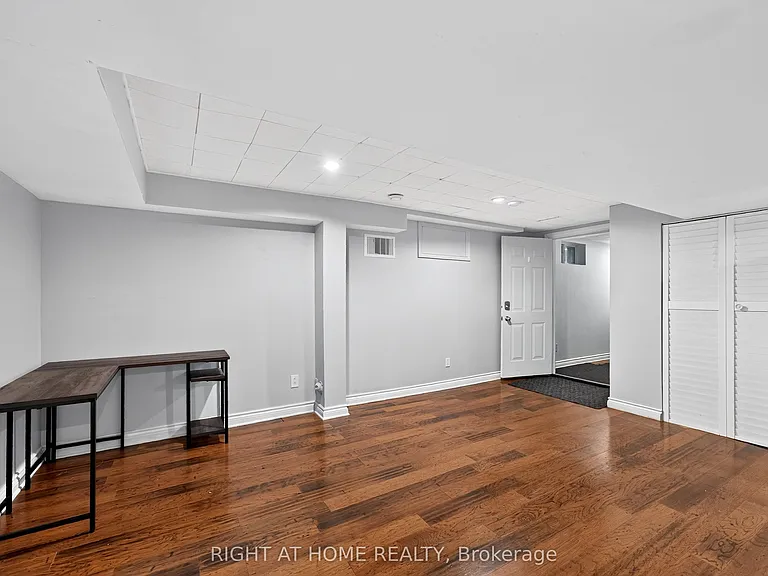 60 Westwood Dr — Photo 6