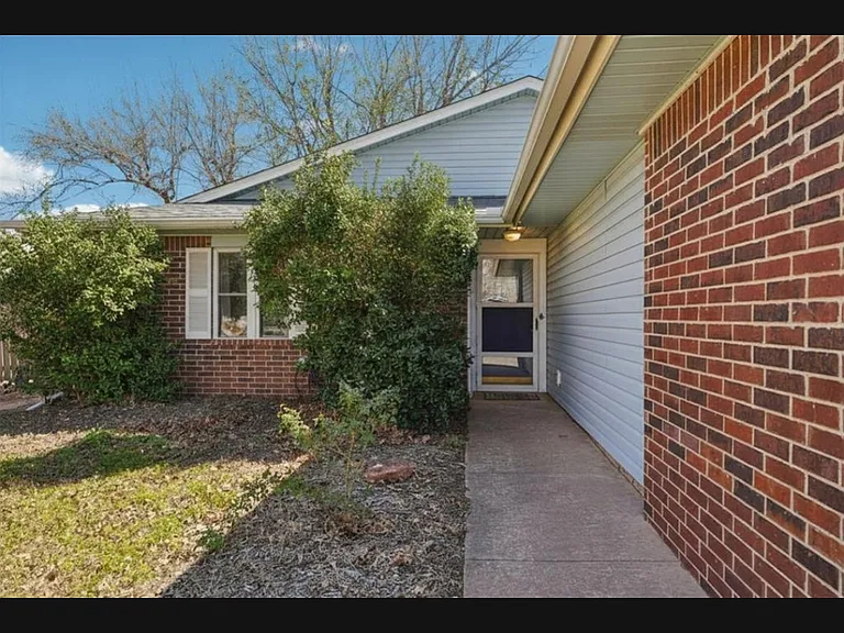 813 Ash Ct — Photo 2