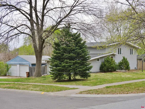 1109 Lancaster Ln, Lincoln, NE 68505