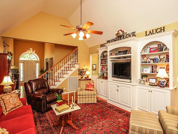 3rd image of 2207 Woodridge Trl