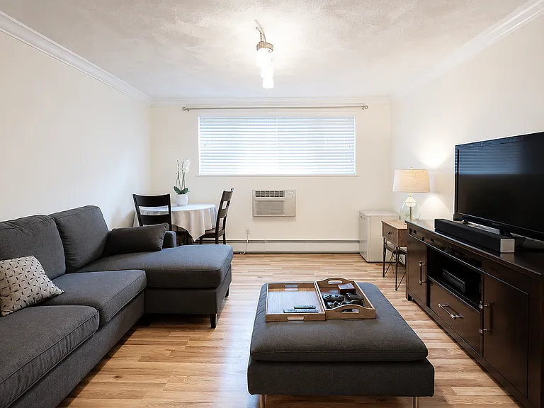 1105 Lexington St #4-2 — Photo 4