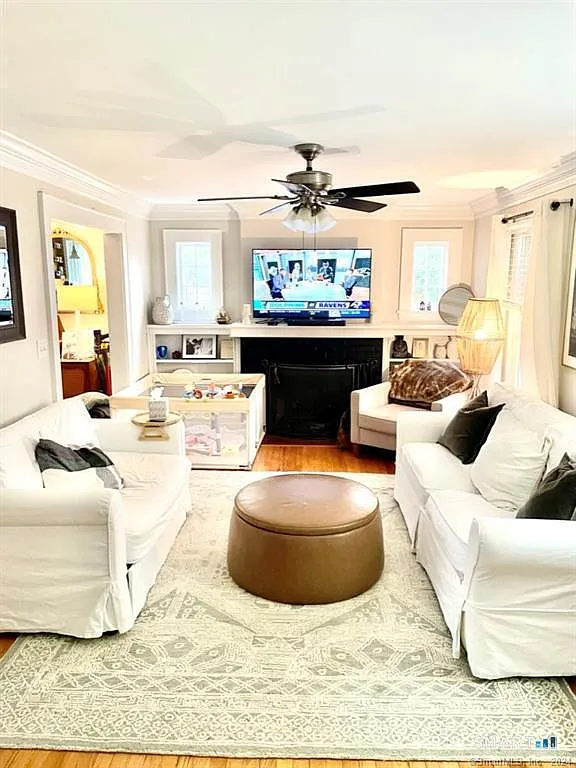 3 bed, 1.5 bath, 1534 sqft, $4,300 — Photo 3