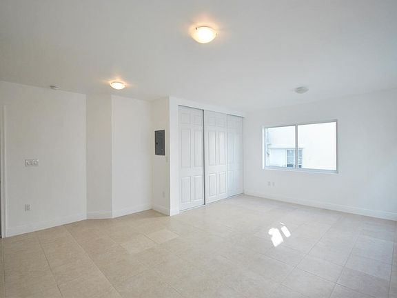 5th image of 6971 Carlyle Ave Unit 105-6971-1