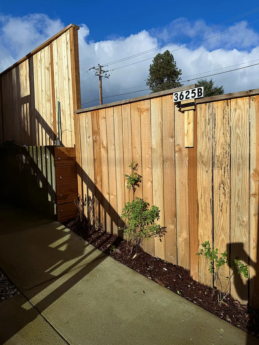 Building Photo - 3625 NE 8th Ave #B
