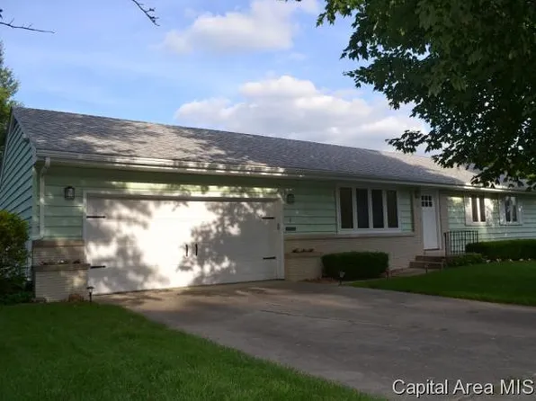 8 Sunnydale Ave, Jacksonville, IL 62650