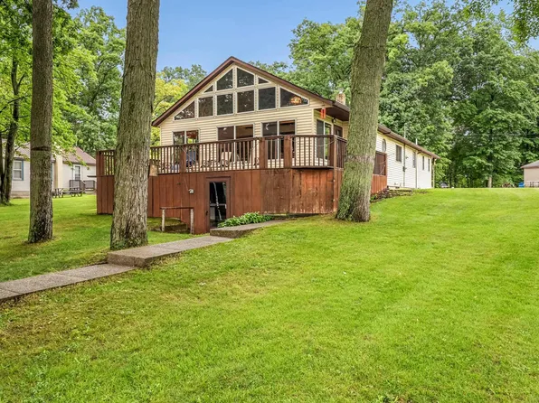 1932 W Parklane Ln, White Cloud, MI 49349