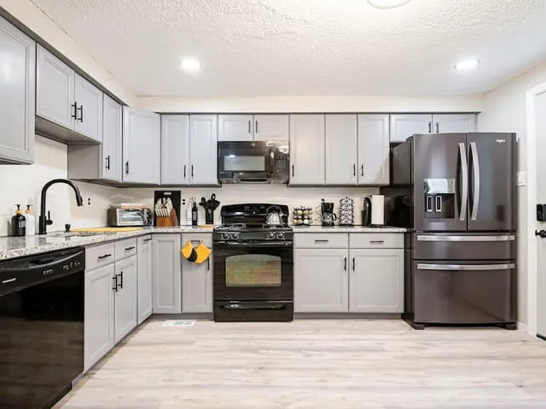 514 Wyeth St — Photo 3