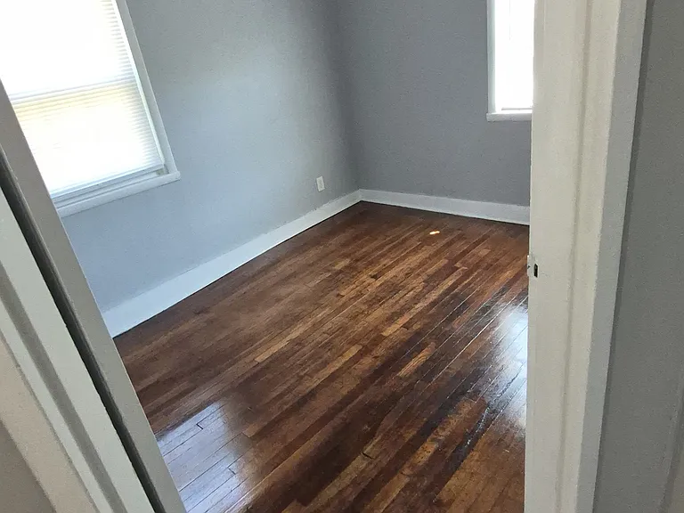 2505 Redwood Ave — Photo 5