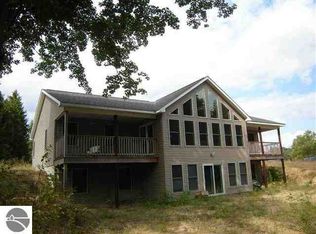 6637 Ridge Rd, Mesick, MI 49668