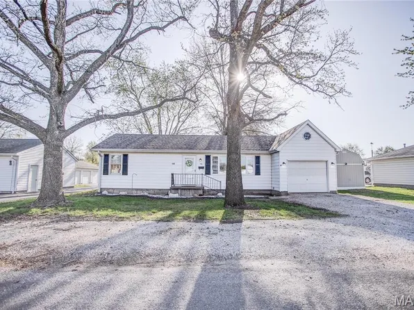 146 Roberts St, Jerseyville, IL 62052