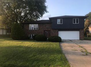 4199 Thornhill Dr #B, Crown Pt, IN 46307