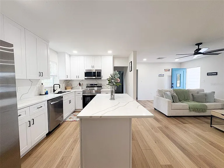 3054 Adrian Ave — Photo 9
