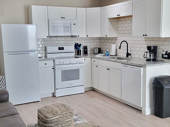 2nd image of 115 N Hinkle St #D