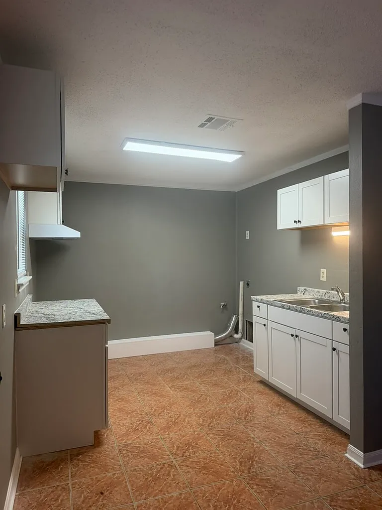 114 Webb Street - B — Photo 4