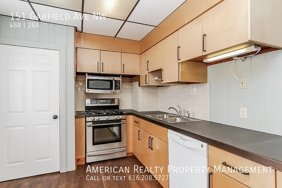 4 bed, 1638 sqft, $2,300 — Photo 3