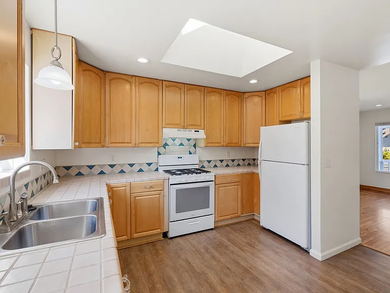 218 Mora St — Photo 20