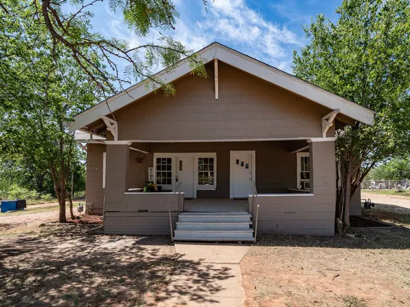 720 E McHarg St, Stamford, TX 79553