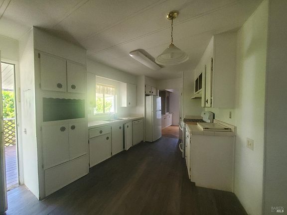 3rd image of 305 Tudor Court
