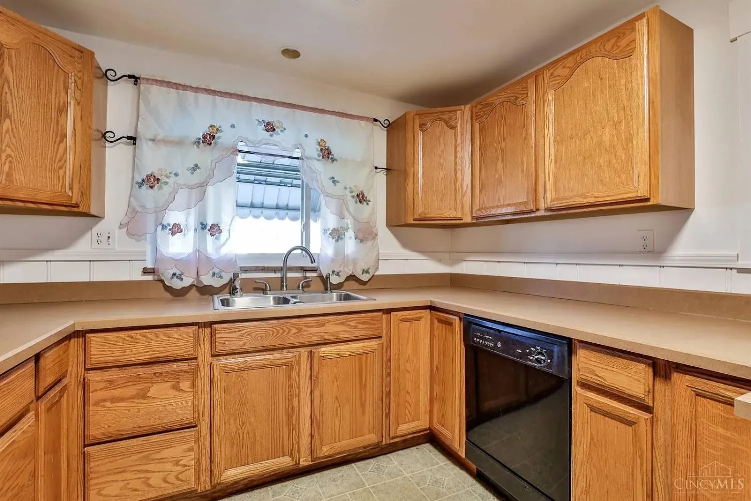 3 bed, 1326 sqft, $2,100 — Photo 4