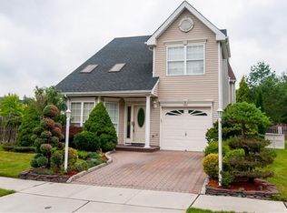 21 Tall Oaks Ct, Old Bridge, NJ 08857