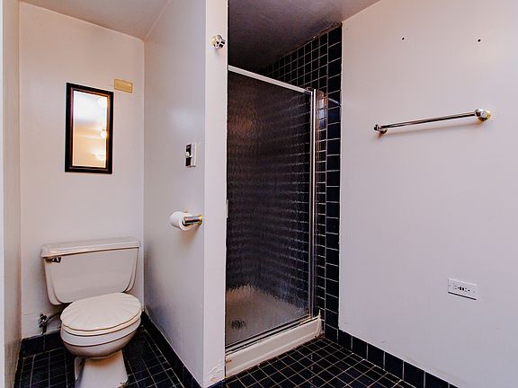 5th image of 5538 W Leland Ave