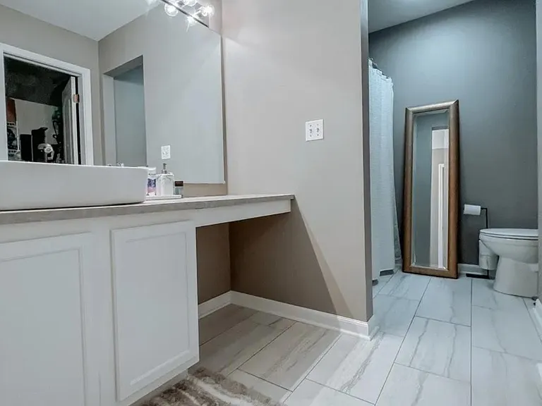 2525 Stonybrook Dr — Photo 10