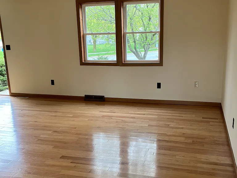 139 Julie Dr #6 — Photo 2