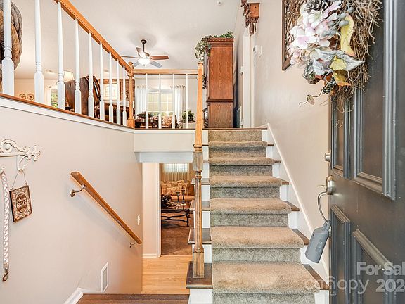 5th image of 164 Haywood Knolls Dr