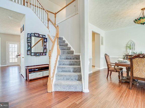 4th image of 19 Scotland Cir