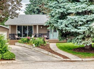 520 Oakwood Pl SW, Calgary, AB T2V0K3