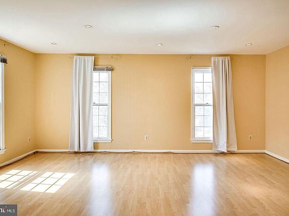 5th image of 4216 Fox Lake Dr