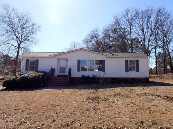 15 Tryon Ct W, Spring Lake, NC 28390