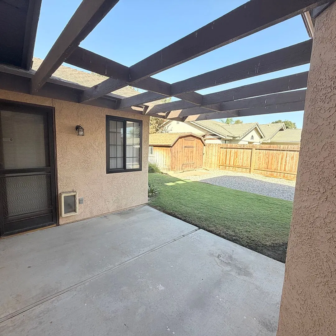 Tevis Ranch For $2,150! Spacious Corner-Lot Home With Rv Parking — Photo 4