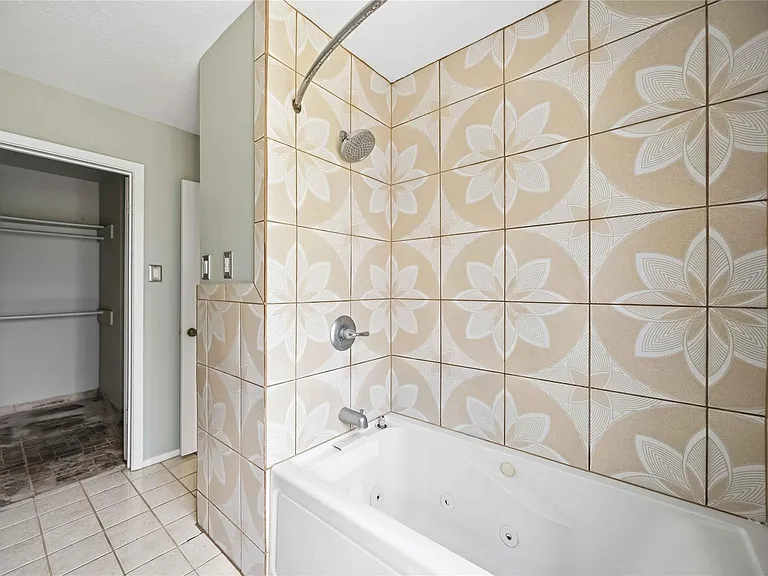 7330 Maple Walk Dr — Photo 18
