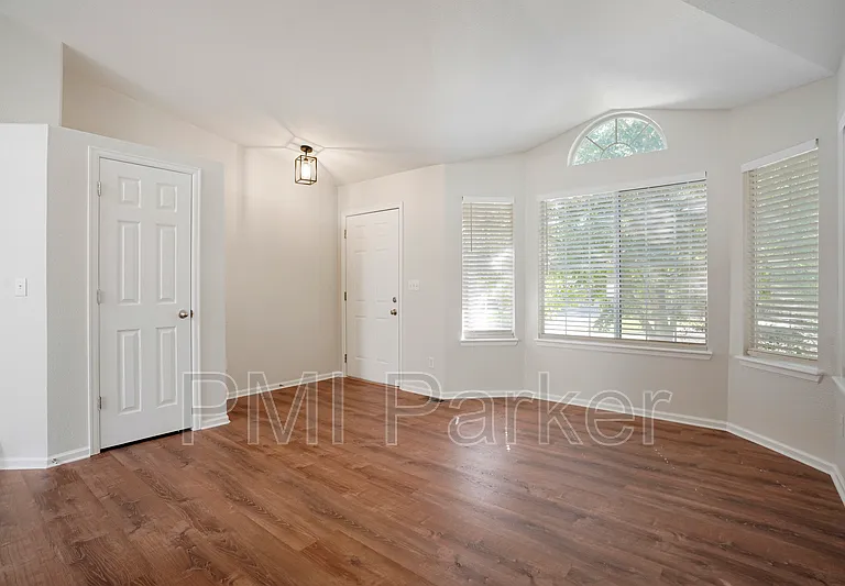 16041 Bluebonnet Dr — Photo 4