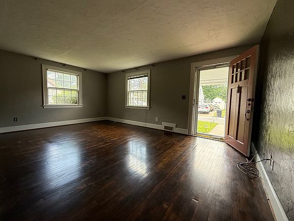3rd image of 112 Idlewood Ave