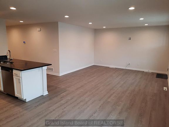 3rd image of 712 Roosevelt Dr