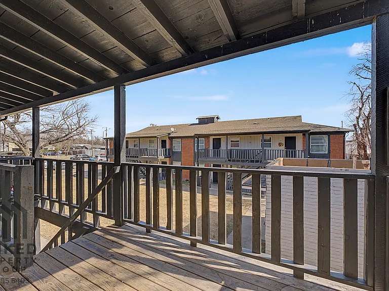 Charl Ann Apartments — Photo 5