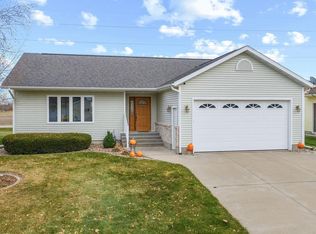 52 Bindl Dr, Reedsburg, WI 53959