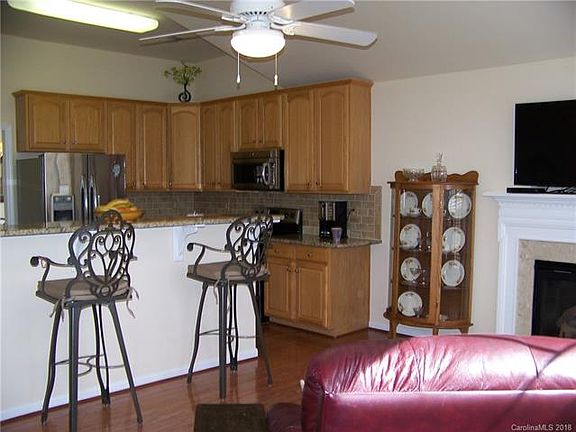 5th image of 120 Huckleberry Ln