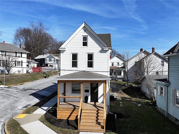 2nd image of 827 Green St