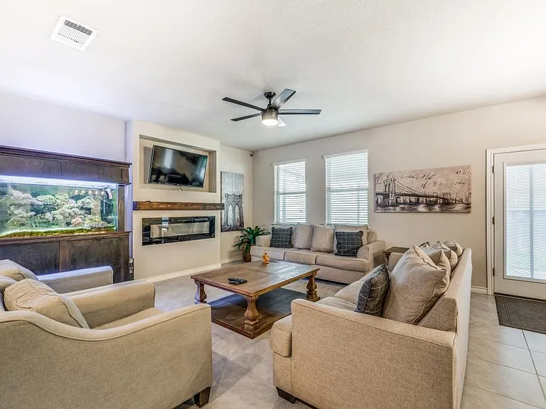 5921 Lehman Way — Photo 5
