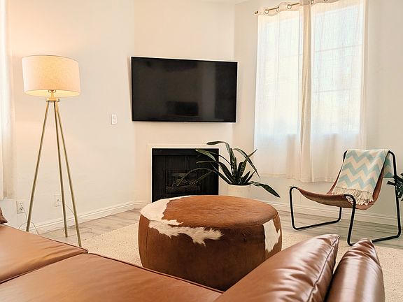 3rd image of 2452 S Centinela Ave APT 4