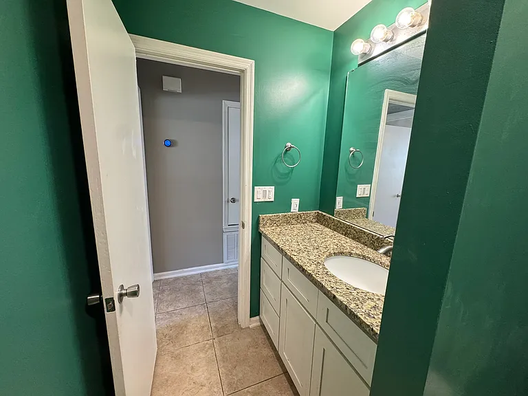 7327 Albert St — Photo 16