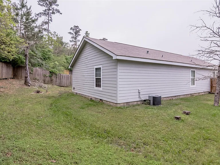 160 Varsity Dr — Photo 31