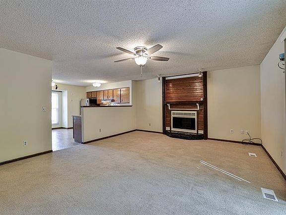 3rd image of 6306 Greenbriar Dr